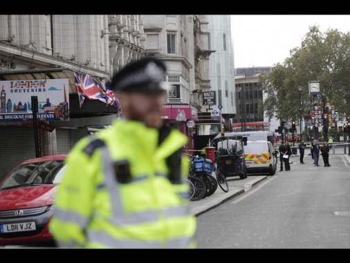 Bambina e donna accoltellate a Londra, un uomo arrestato