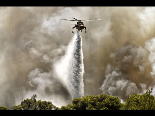 L'Ue invia aiuti ad Atene, due Canadair dall'Italia