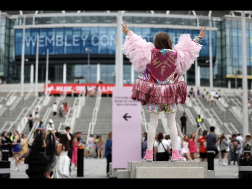 Taylor Swift sul palco a Londra, Ed Sheeran ospite a sorpresa