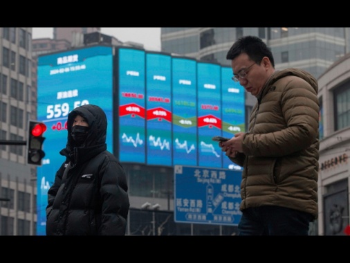 Borsa: Shanghai apre a -0,05%, Shenzhen a -0,19%