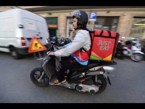 Algoritmo sanziona i rider per low performance, protesta la Cgil