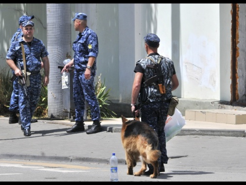 Forze speciali russe assaltano carcere, 'liberati ostaggi'