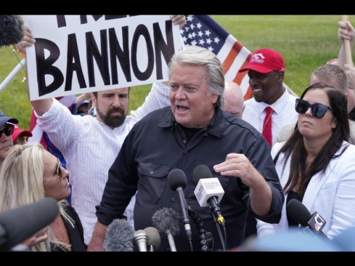 Truffa sui fondi per il muro del Messico, Bannon a processo a Ny