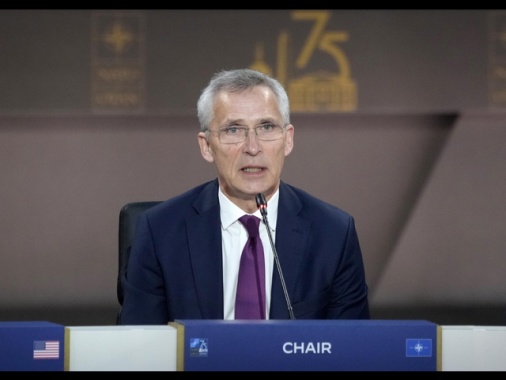 Stoltenberg, 'alleati intensificano aiuti militari a Kiev'