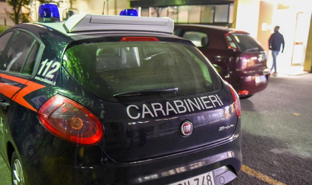 Cocci di bottiglia come lame: due feriti a Gallarate