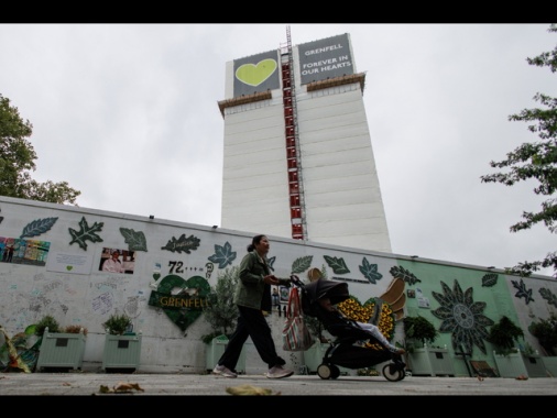 Grenfell, il rapporto denuncia 'disonestà e incompetenza'