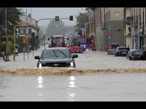 Maltempo, a Milano evacuate le comunità nel parco Lambro