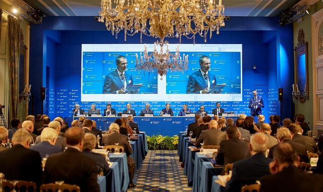 Al via il Forum di Cernobbio. «Conferenza di pace? Qui»