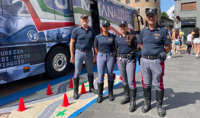 Il bus della sicurezza stradale fa tappa a Varese