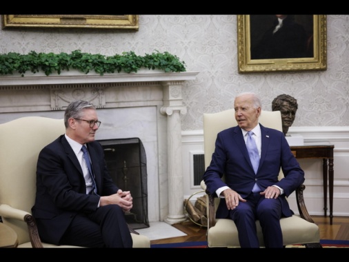 Biden e Starmer ribadiscono il sostegno all'Ucraina