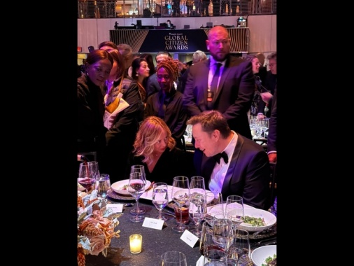 Musk consegna alla Meloni il 'Global Citizen Award 2024'