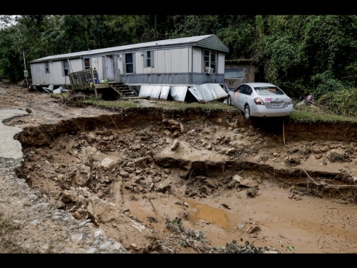 L'uragano Helene causa 215 morti, Harris in North Carolina