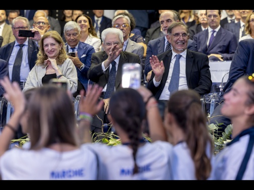 Solidarietà di Mattarella per gli agenti feriti