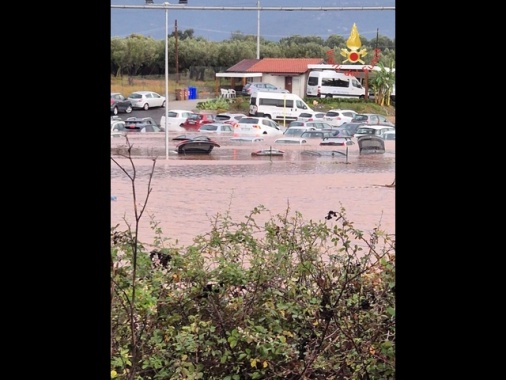 Maltempo nel catanzarese, esonda un torrente e isola paese