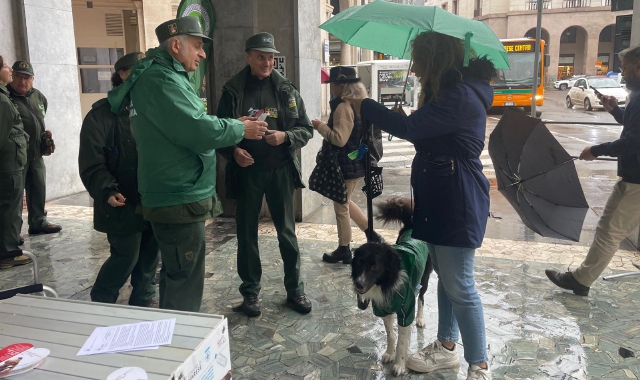 Il presidio delle Gev nel centro storico di Varese  (foto Blitz)