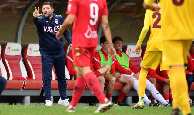 L’allenatore del Varese, Floris, chiede oggi alla sua squadra i tre punti 