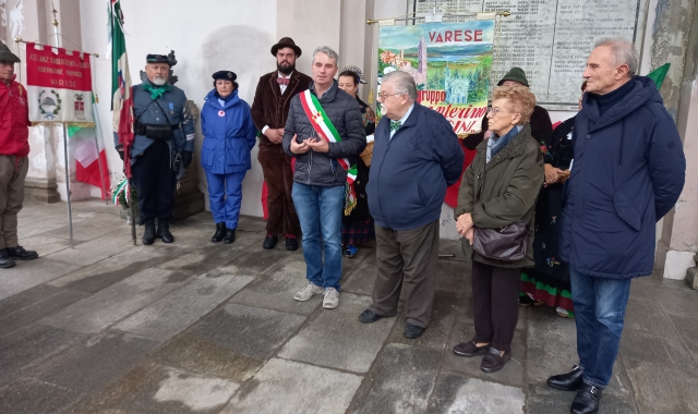 La cerimonia al cimitero di Giubiano col sindaco Davide Galimberti