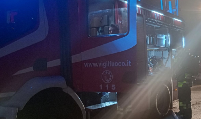 Varano Borghi, fiamme nel garage