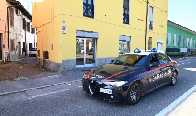 I carabinieri nella zona del delitto  (foto Blitz)