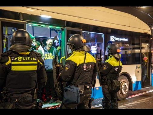 Polizia Amsterdam, 'voci di ostaggi ma nessuna conferma'