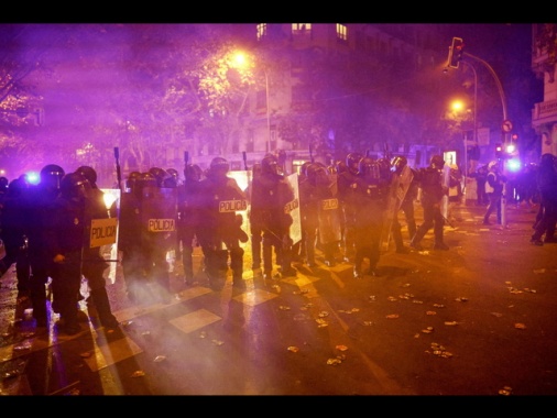 Cariche polizia a protesta ultradestra davanti sede Psoe Madrid