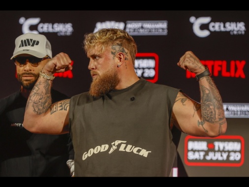 Jake Paul si aggiudica ai punti match-show con Mike Tyson