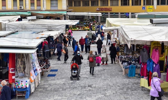 Il mercato in piazza Repubblica