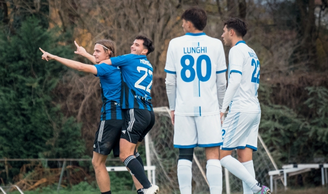 L’esultanza di Riceputi dopo il gol del pareggio della Solbiatese contro la Sestese (foto Samuele Lucchi)