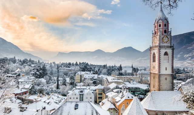 Una veduta della città di Merano imbiancata (foto Zorzi)