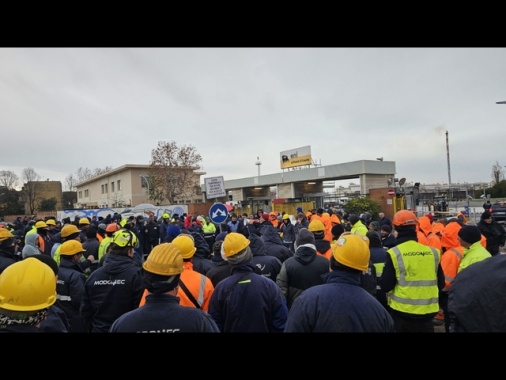 Calenzano: oggi sciopero e assemblea a raffineria Eni Livorno