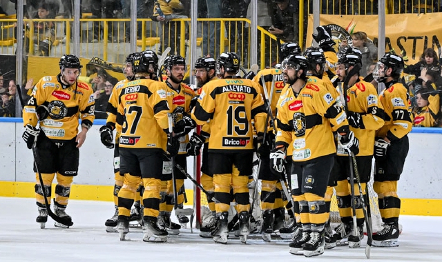 Sarà pienone questa sera all’Acinque Ice Arena per la sfida sentitissima dei Mastini contro Aosta, una delle squadre più accreditate per la vittoria finale della IHL. Varese però non vuole rallentare la propria corsa fatta di 11 vittorie consecutive (foto