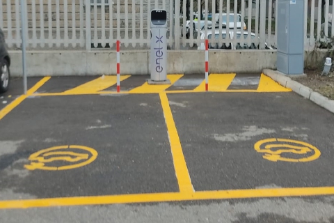 Stop al parcheggio gratis per le auto elettriche a Varese