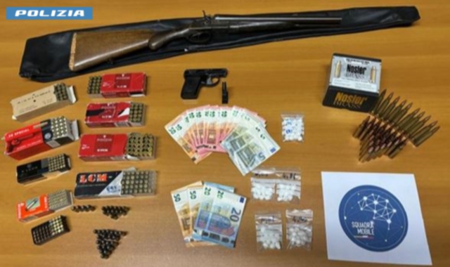 Coca, fucile e munizioni: arrestato a Varese