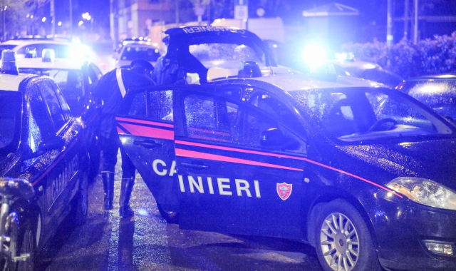 Ventunenne accoltellato in strada a Vergiate