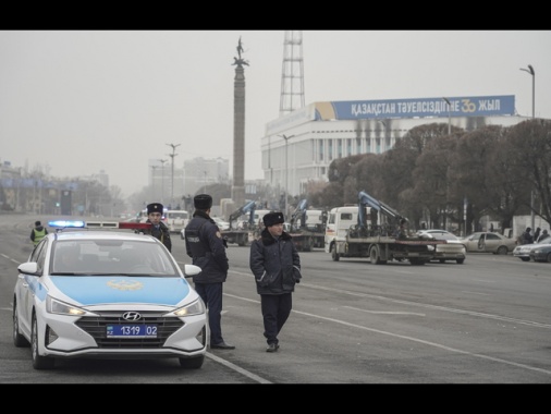 Aereo da Baku precipita in Kazakistan, 'diversi superstiti'