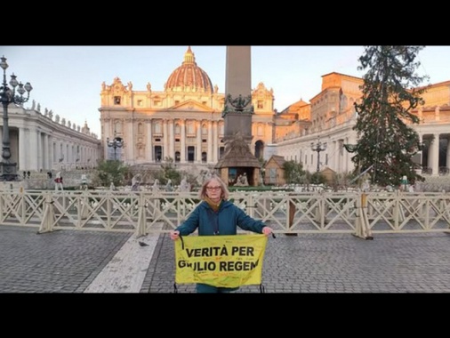 I Regeni in piazza S.Pietro con striscione, 'Verità per Giulio'