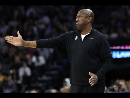 Basket: Nba, i Sacramento Kings licenziano coach Brown