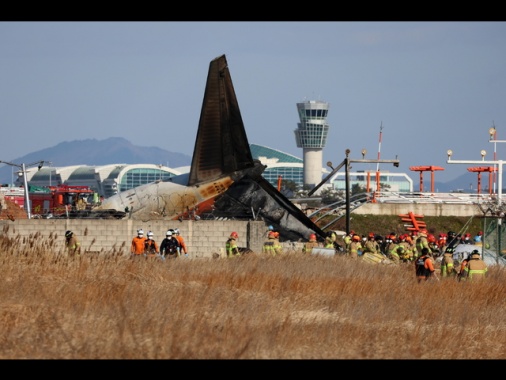 Corea del Sud, bilancio vittime schianto aereo sale a 62 morti