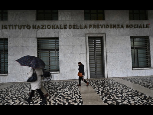 'Inps aggiorna criteri, 3 mesi in più dal 2027 per pensione'