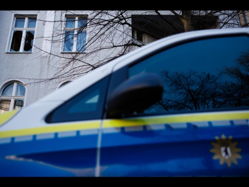 Allarme in scuola elementare Berlino, polizia sul posto