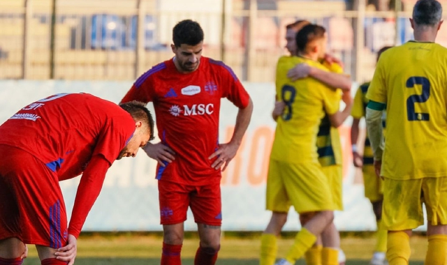 Delusione per i giocatori della Varesina, sconfitta in casa dall’Arconatese (foto Scaringi/BLITZ)