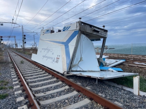 Danni da maltempo al Sud, treni cancellati e ritardi di ire