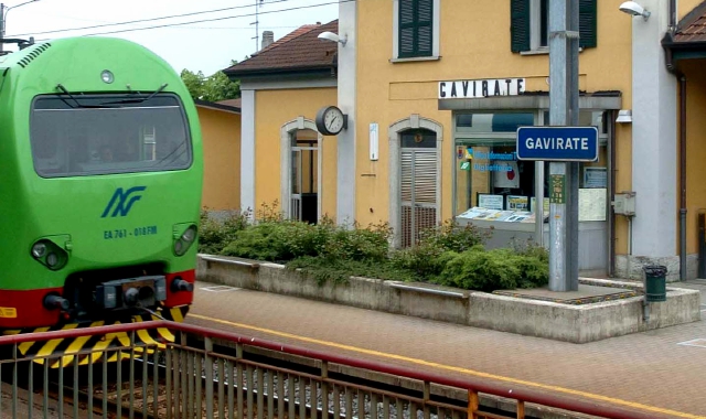 La stazione di Gavirate lunedì sera è stata teatro di una violenta rissa tra ubriachi che ha terrorizzato molti pendolari