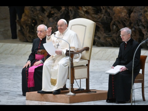 Il Papa, 'basta sfruttamento bambini, non essere complici'