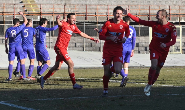 L’esultanza del Varese dopo il gol (foto Stefano Benvegnù/BLITZ)