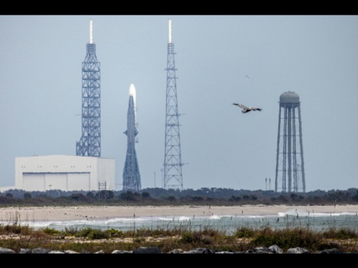 Lanciato il razzo New Glenn di Bezos, primo test in volo