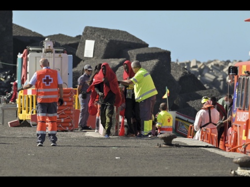 Ong, almeno 50 migranti morti in un naufragio alle Canarie