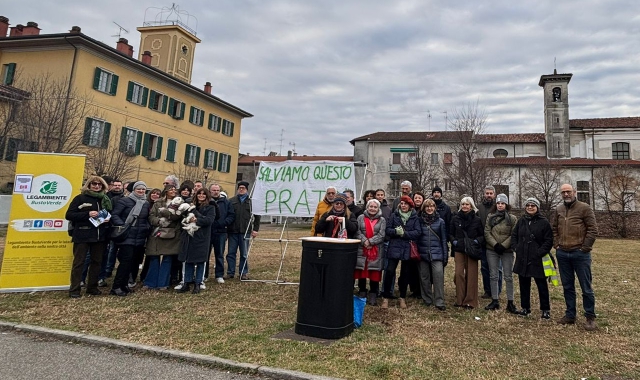 Il presidio di Legambiente si è svolto questo pomeriggio in via Lualdi a Busto Arsizio