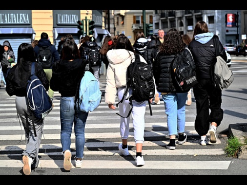 Docente picchiata in classe da studente in un liceo in Brianza