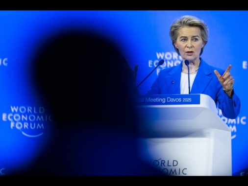 Von der Leyen, 'pronti a negoziare con Trump su commercio'